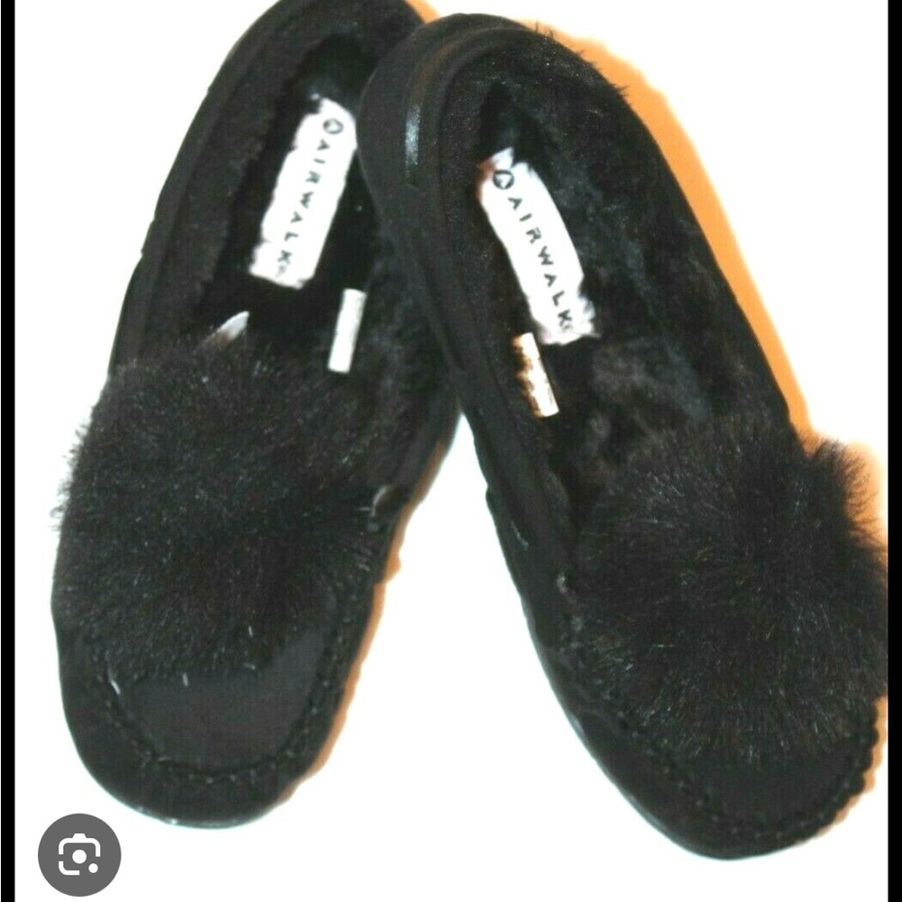 NWT Women's Black Airwalk Moccasins with Pom-Pom